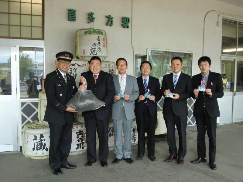JR喜多方駅様、熱塩小学校様、熱塩温泉旅館組合様に種の寄贈をさせていただきました。