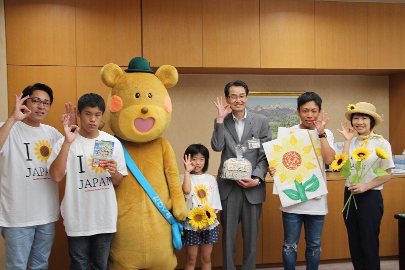 【”復興花ひまわりの種”寄贈】あづま運動公園様へ東洋大学附属姫路高等学校様から